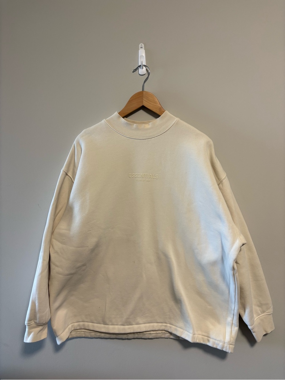 Essentials Relaxed Crewneck Egg Shell Sweatshirt Size M